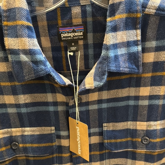 Patagonia Fjord Flannel Button-Up Shirt - size M - Picture 2 of 7